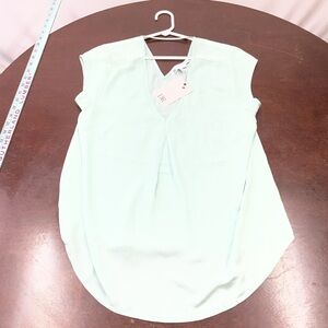 DR2 Mint Cap-Sleeve V-Neck Blouse